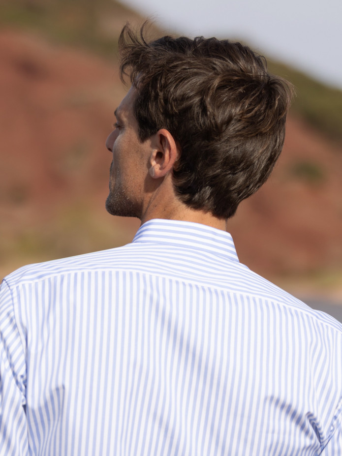 Chemise infroissable col droit à rayures bleu ciel