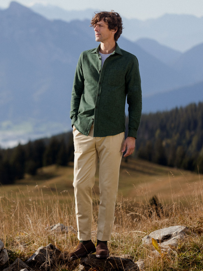 Camisa verde de franela gruesa con cuello italiano