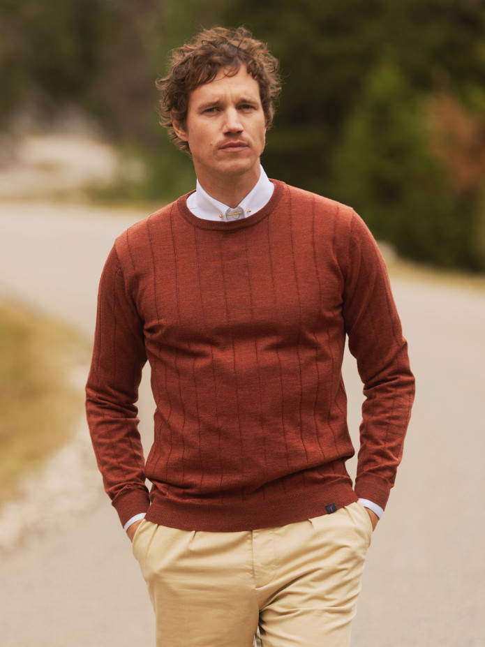 Jersey de cuello redondo acanalado rojo ladrillo