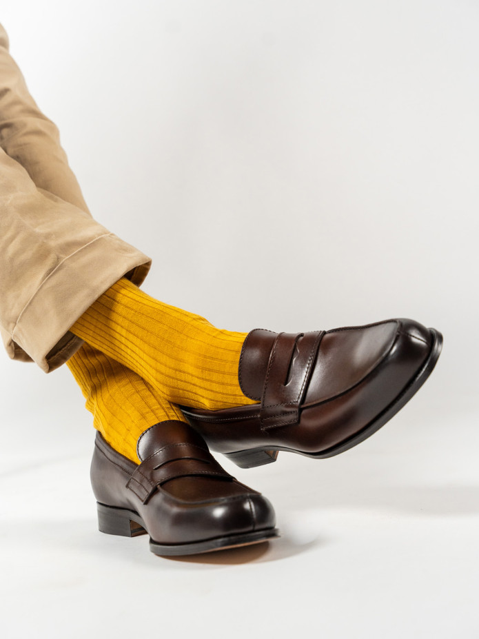 Calcetines de lana virgen amarillo mostaza