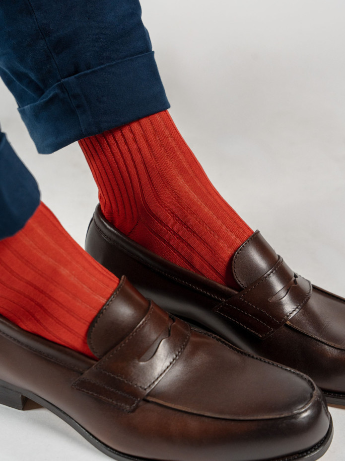 Calcetines hasta la rodilla de hilo de Escocia rojo pasión