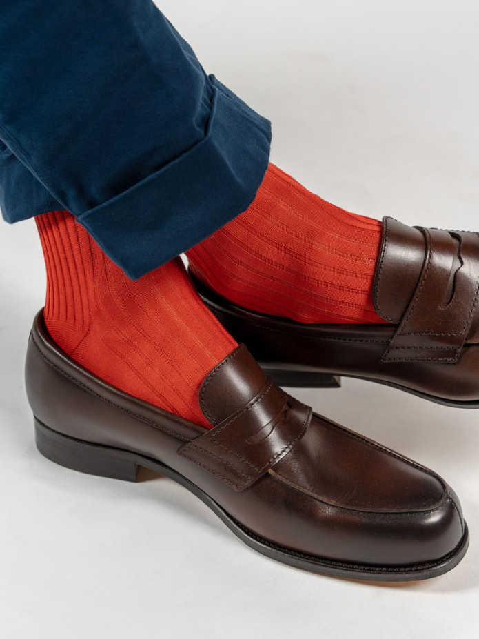 Calcetines hasta la rodilla de hilo de Escocia rojo pasión