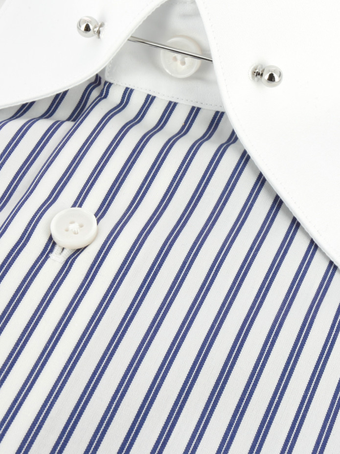 Camisa con cuello de alfiler en popelina a rayas azul marino