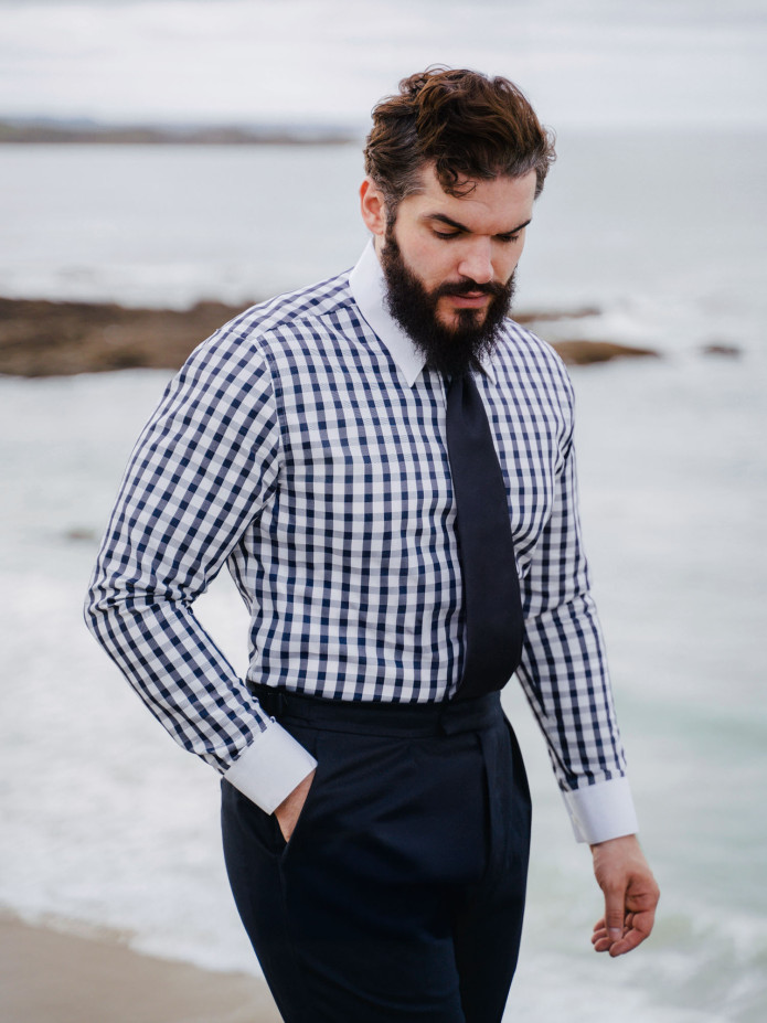 Camisa de cuello francés en sarga vichy azul marino