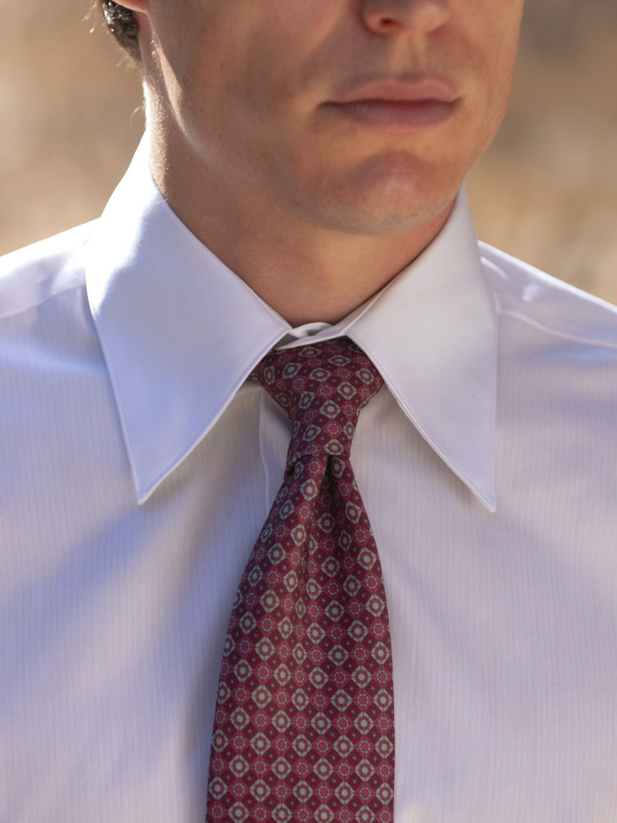 Camisa cuello francés blanca con rayas rosas