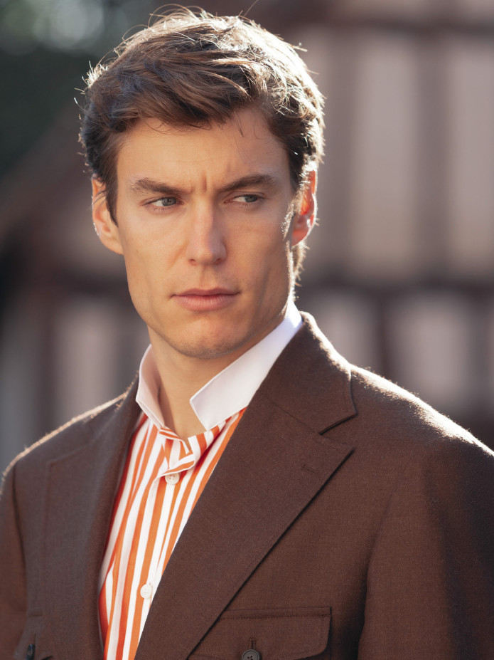 Camisa cuello invertido con rayas naranjas