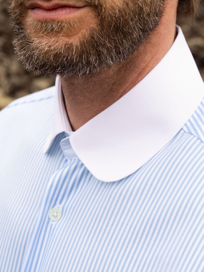 Camisa de cuello redondo a rayas azul cielo