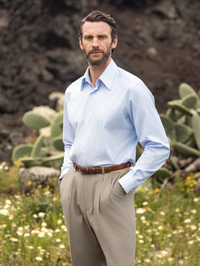 Camisa cuello clásico azul con dobles rayas