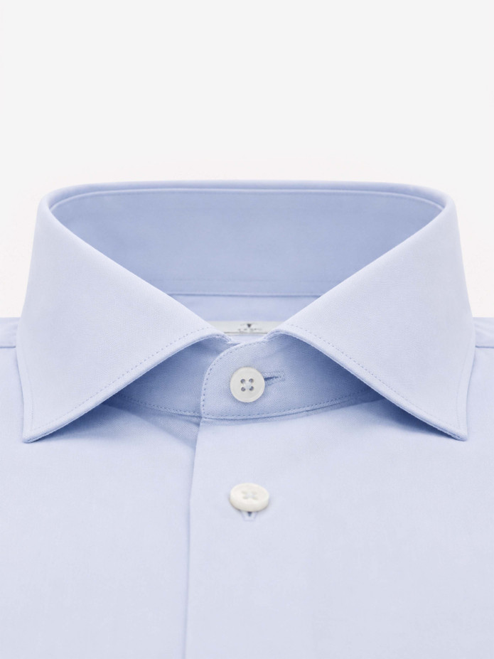 Camisa con cuello italiano y puños de mosquetero