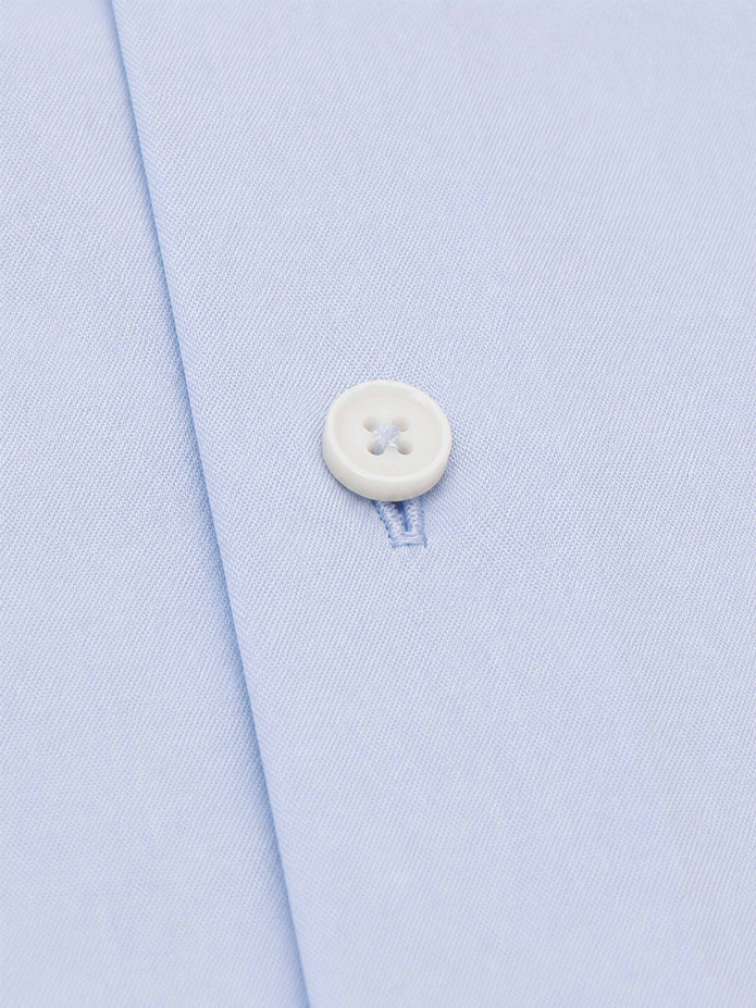 Camisa con cuello italiano y puños de mosquetero