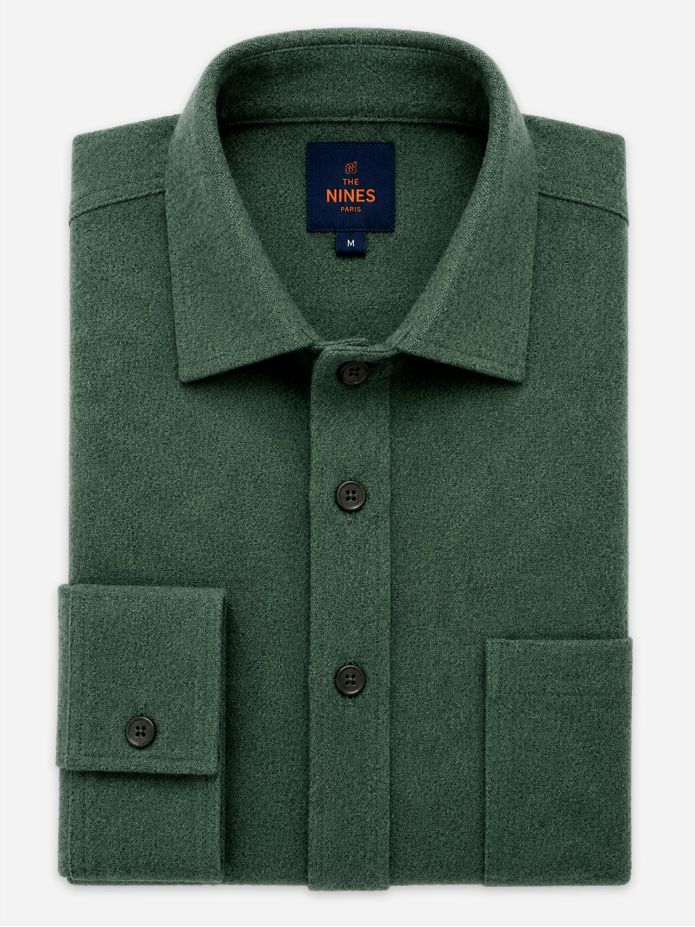 Camisa verde de franela gruesa con cuello italiano