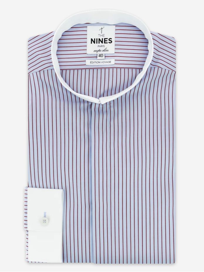 Camisa de cuello invertido antiarrugas azul cielo con rayas burdeos