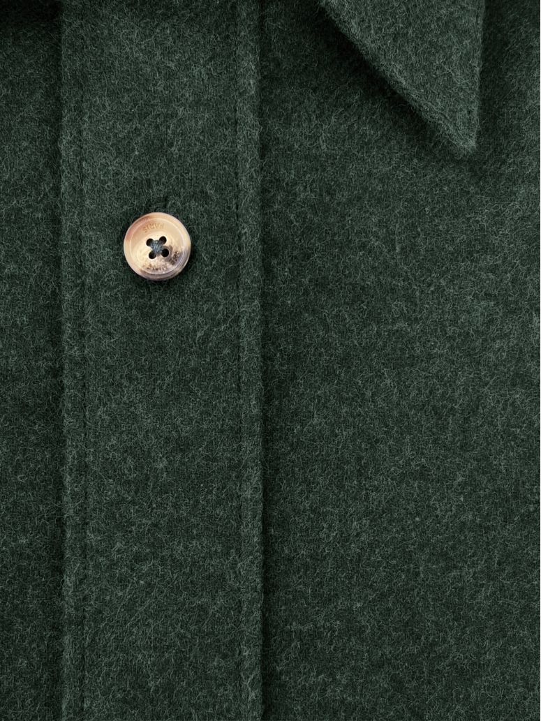 Camisa de cuello francés en franela verde bosque