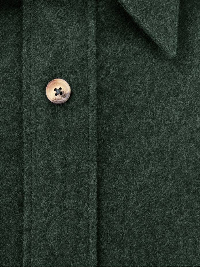 Camisa de cuello francés en franela verde bosque