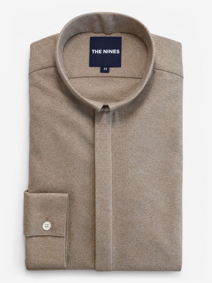 Camisa de cuello italiano invertido en franela beige