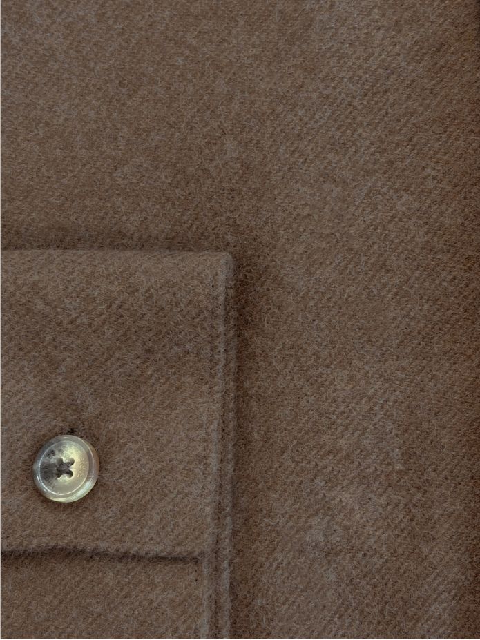 Camisa de cuello Mao en franela marrón