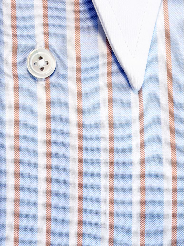Camisa de cuello de punta a rayas azul cielo y marrón