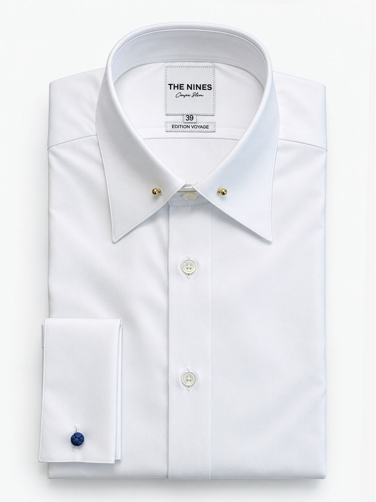 Camisa blanca inarrugable de cuello con alfiler de latón dorado y puños gemelos