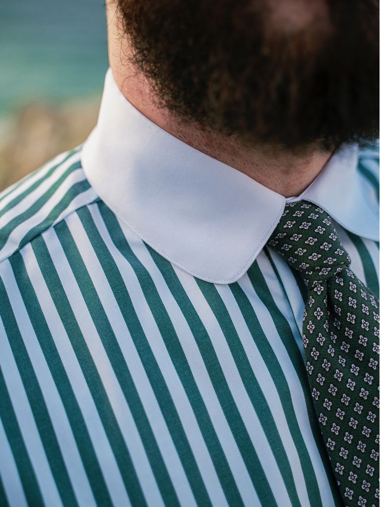 Camisa de cuello redondo a rayas verdes