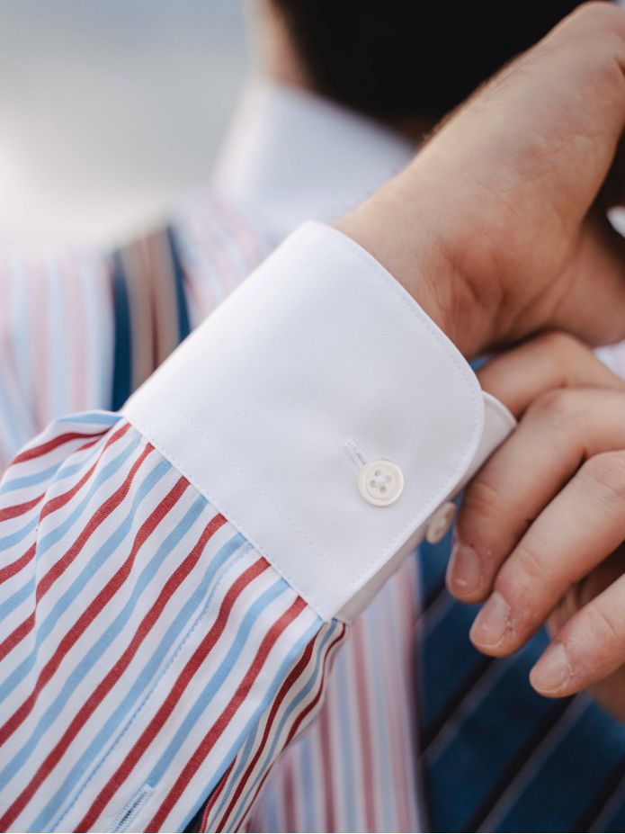 Camisa de cuello redondo a rayas tricolores