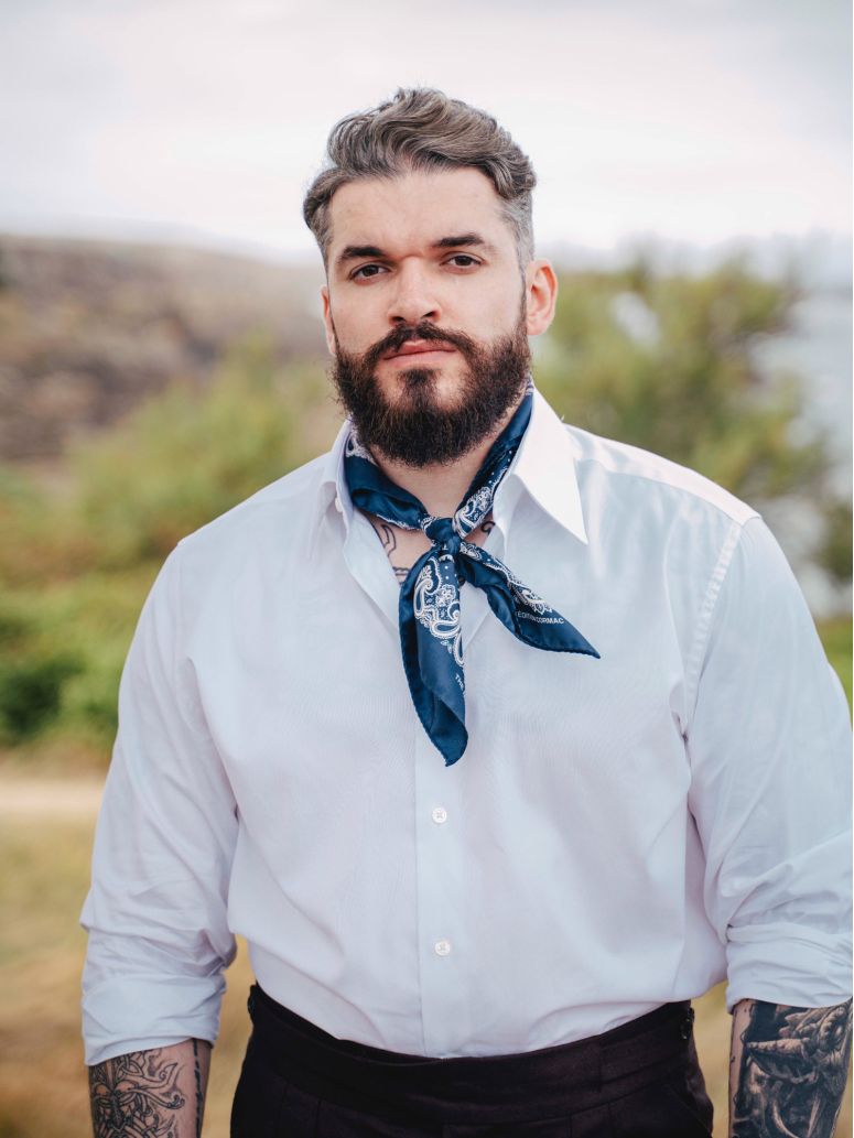 Bandana azul marino con motivo paisley LISBURN