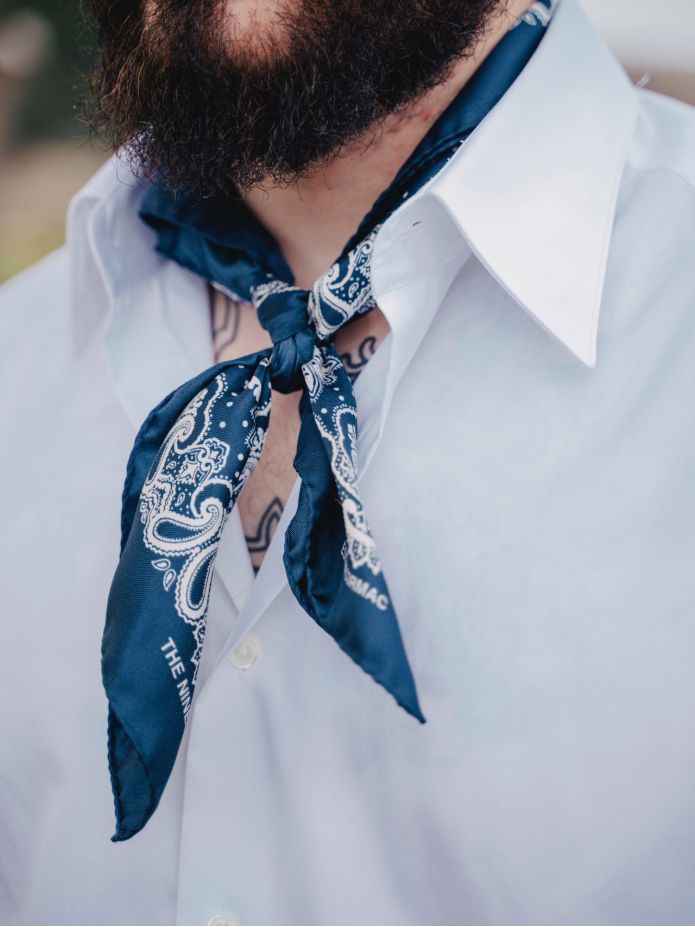 Bandana azul marino con motivo paisley LISBURN