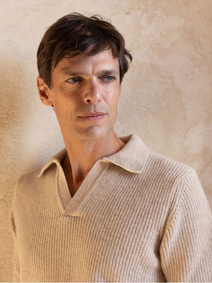 Jersey de punto cuello polo inglés beige Finn