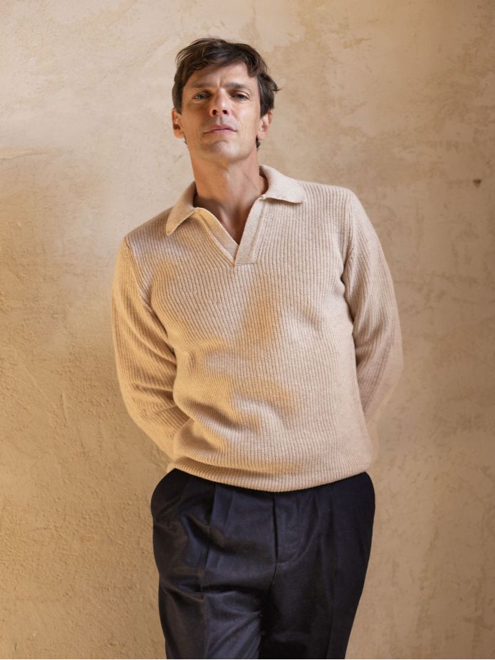 Jersey de punto cuello polo inglés beige Finn