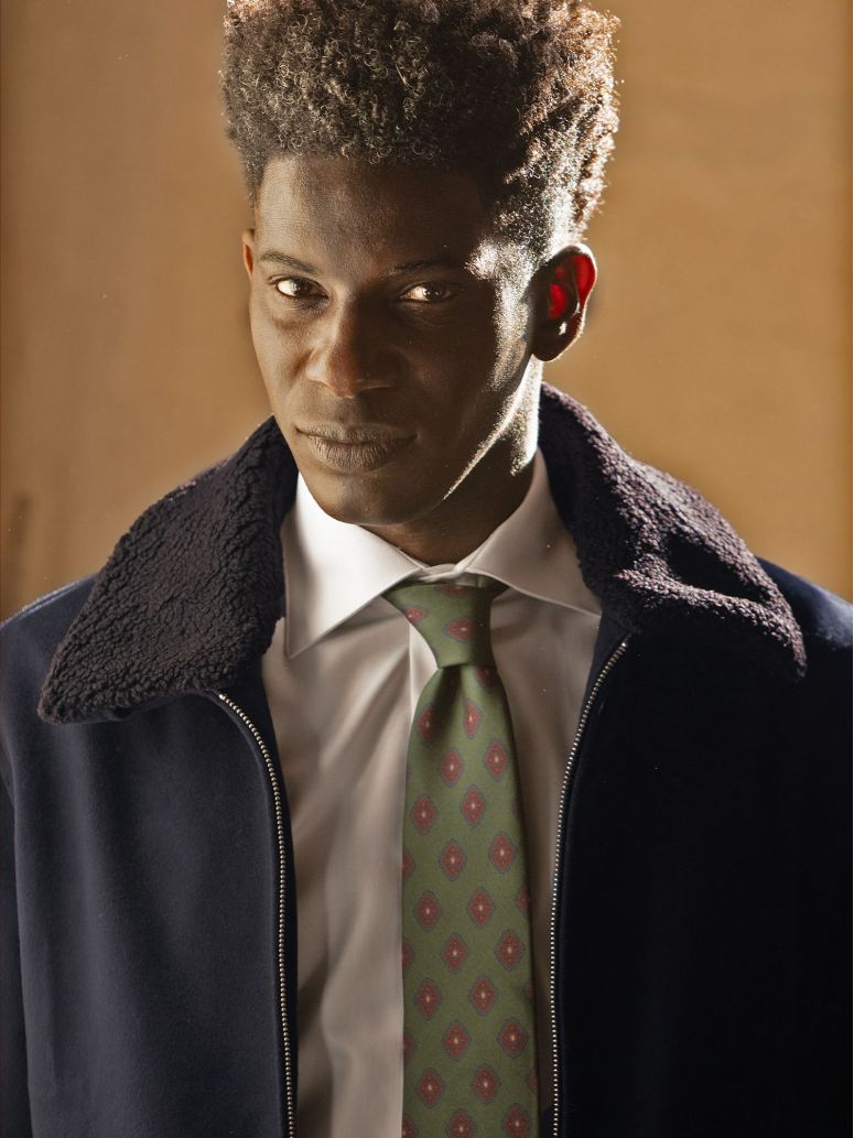 Camisa de cuello italiano en twill blanco con puños de gemelos