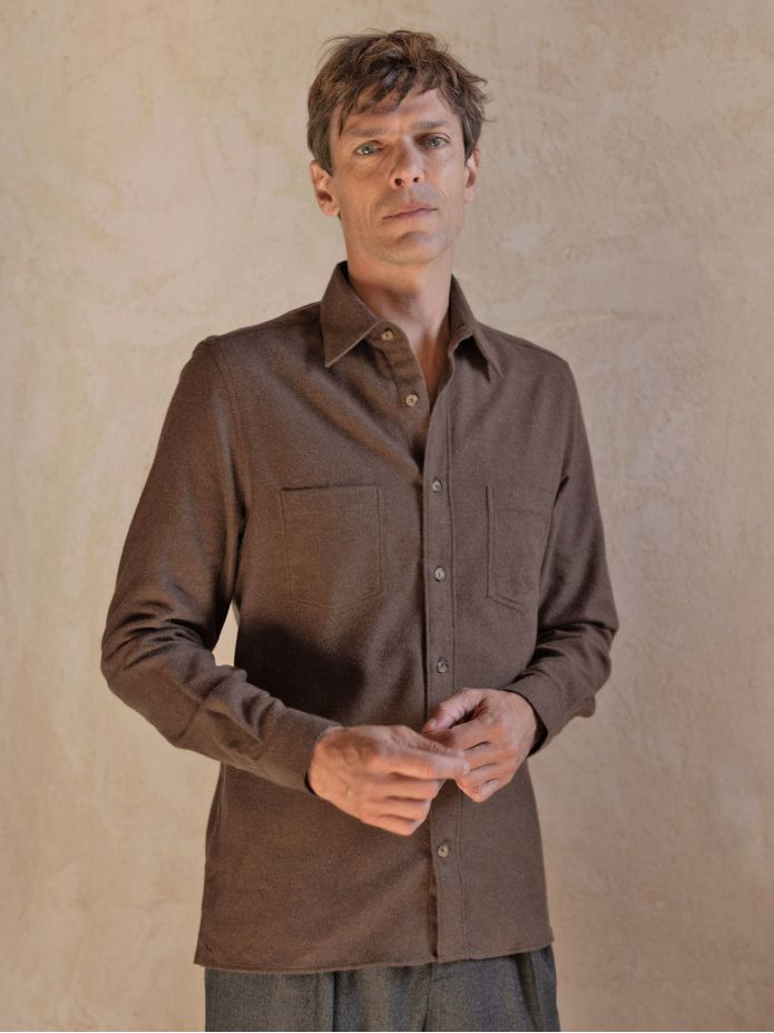 Camisa de cuello francés en franela marrón