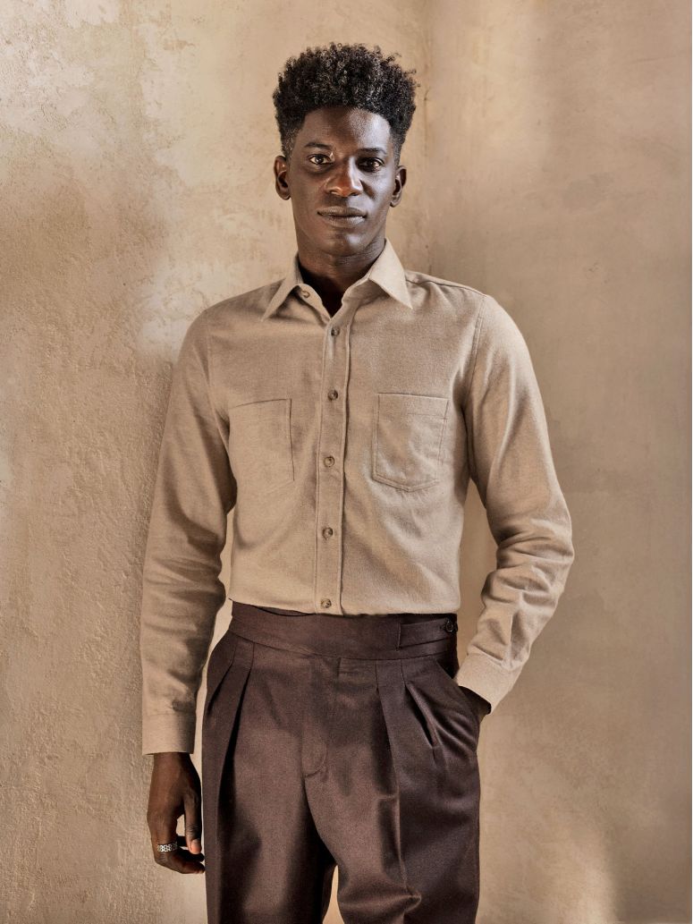 Camisa de cuello francés en franela beige