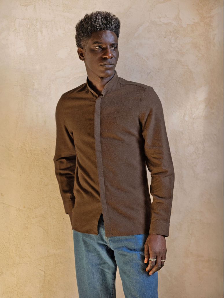 Camisa de cuello Mao en franela marrón