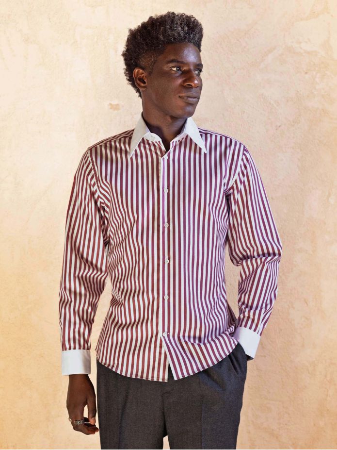 Camisa de cuello francés inarrugable a rayas burdeos