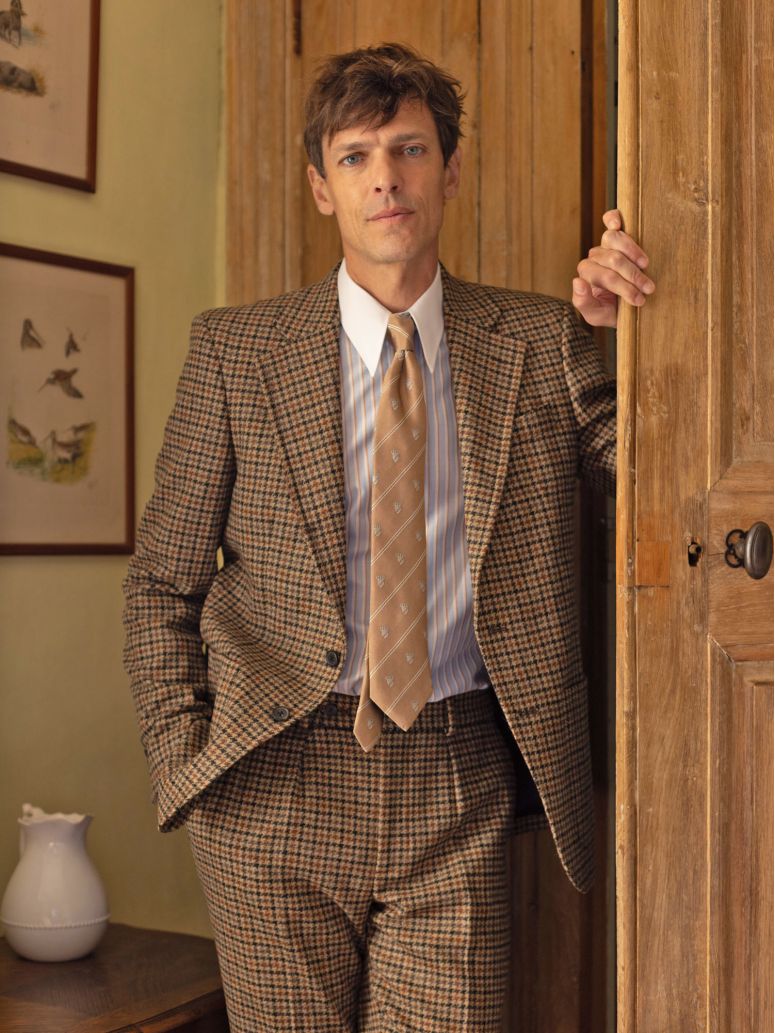 Corbata de seda beige con motivos de blasones