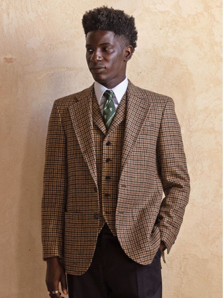 Corbata de seda verde con motivos de escudos