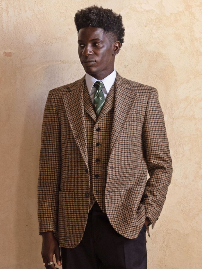 Corbata de seda verde con motivos de escudos