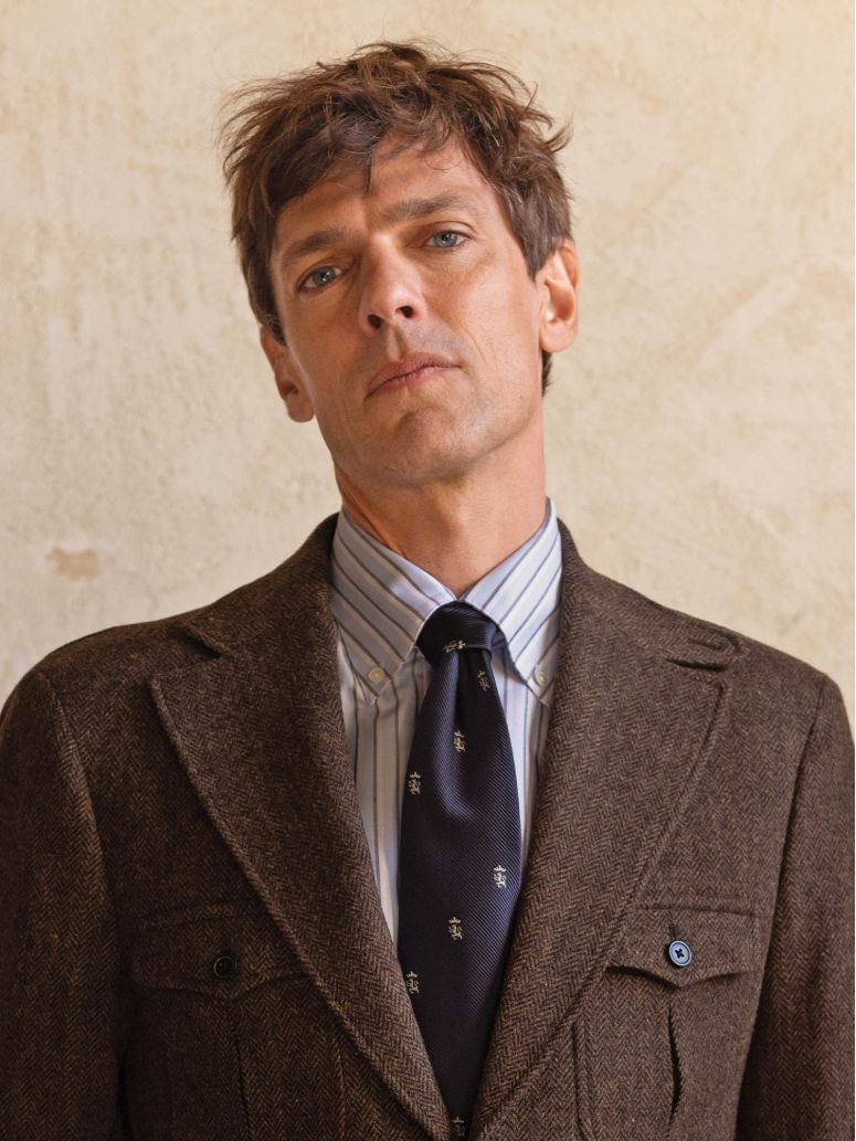Corbata de seda azul marino con motivos de leones