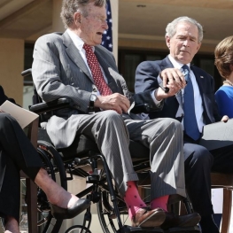 ¡Los calcetines de algodón rosa de Bush padre!