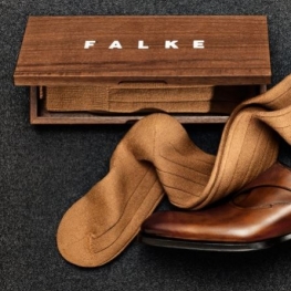 El par de calcetines de .... 860€