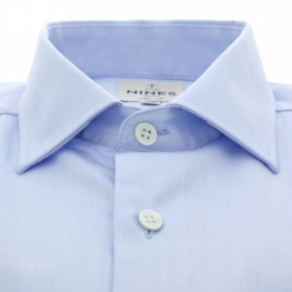 La camisa de cuello italiano