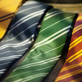 La corbata rayada: versatilidad y negocios
