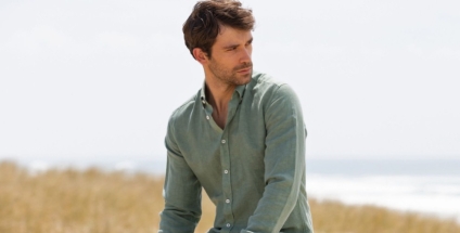 La camisa verde para hombres